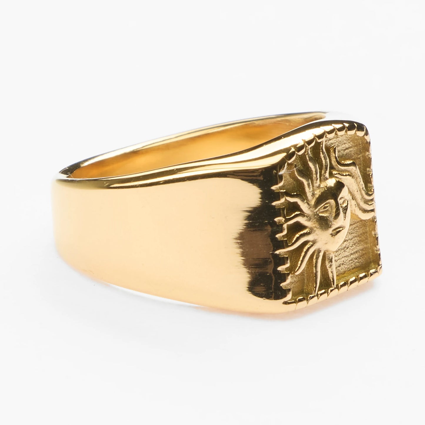 Solaris vandfast guld signetring med indgraveret sol design