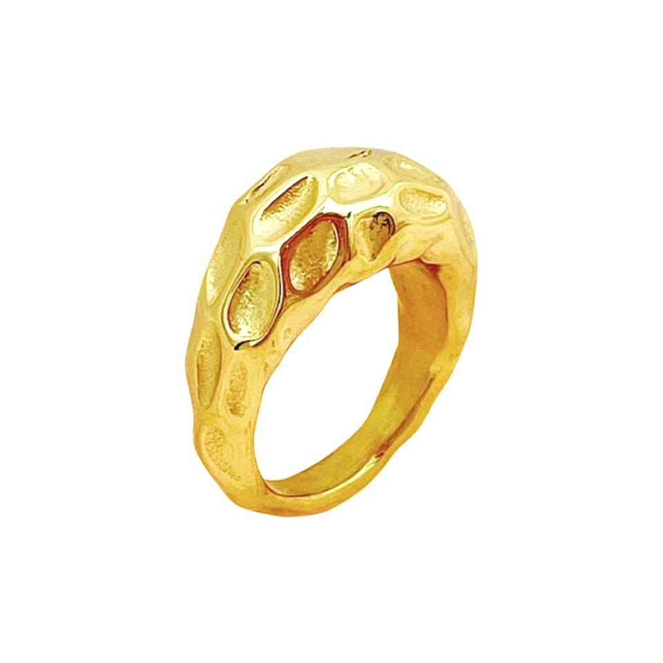 Petra banket stor guldring