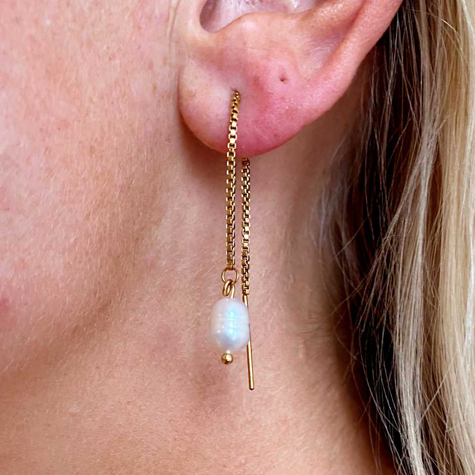 Magaritari vandfast ørering smykke på øre