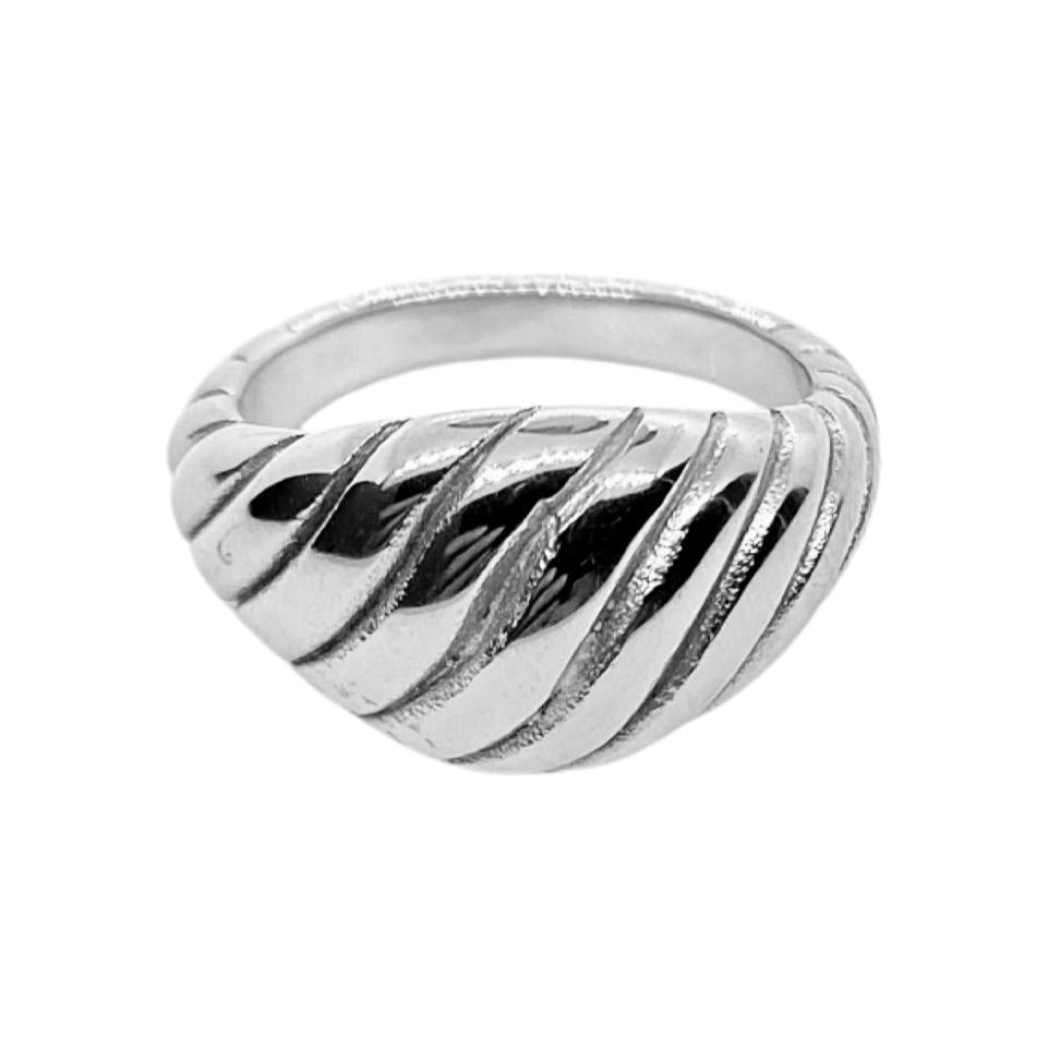 Nero fingerring i sølv croissantform