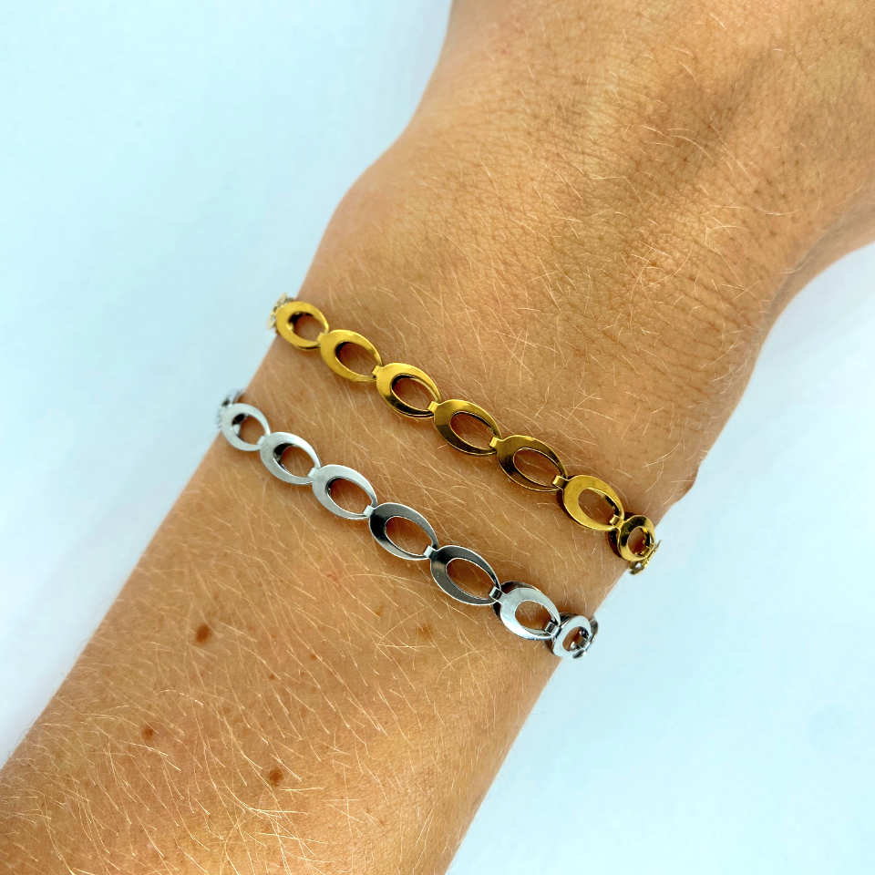 Selene armbånd i sølv og guld på håndled