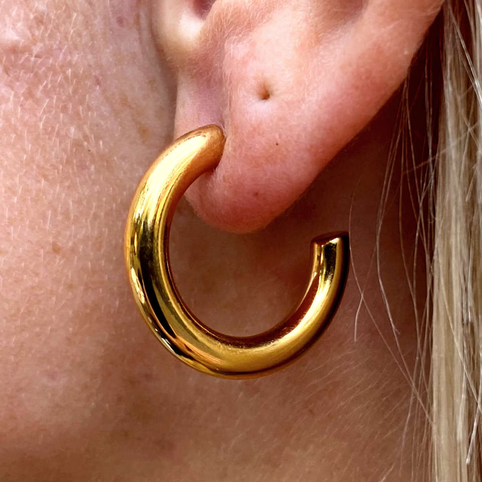 Stor hoop ørering i blank guld