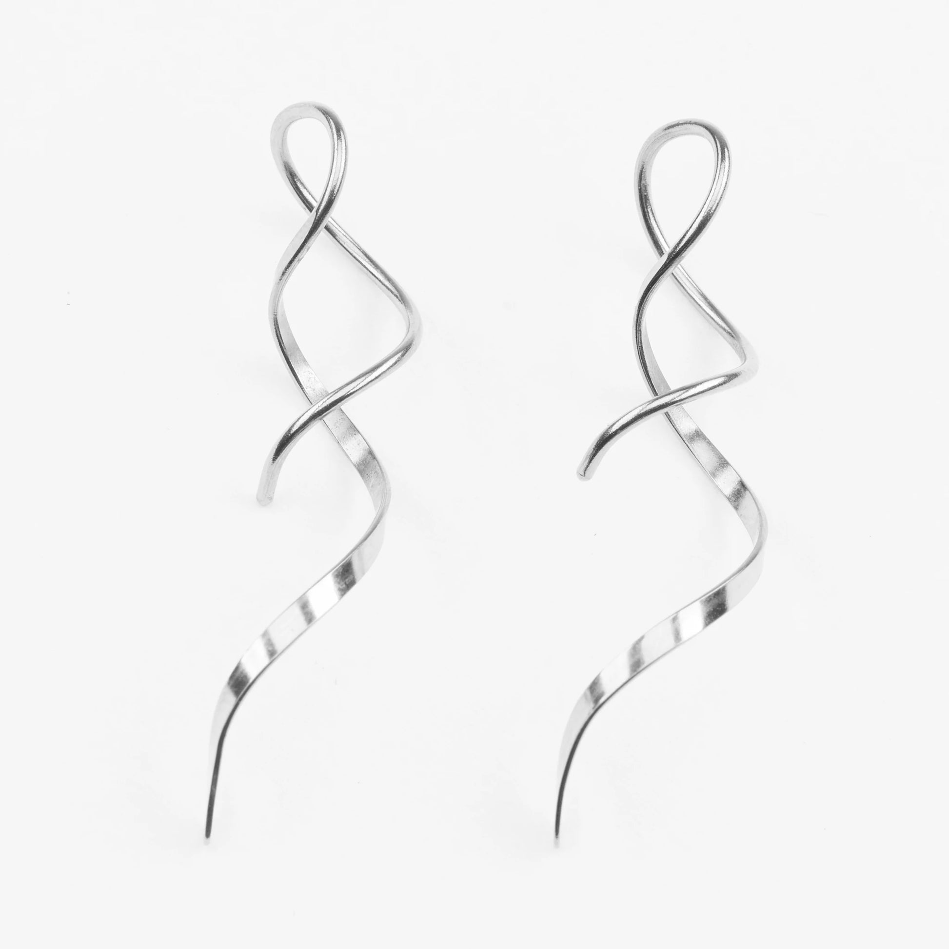 Vandfast snoet ørering i sølv dini