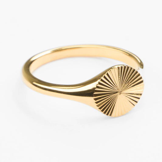 Helios vandfast guld signetring bånd med solskinsmotiv