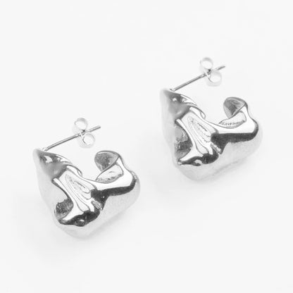 Megara sølv øreringe med organisk struktur